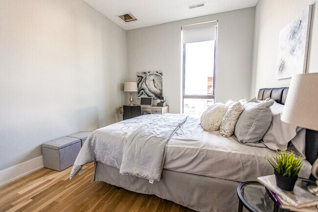 Building Photo - 4747 N Ashland Ave