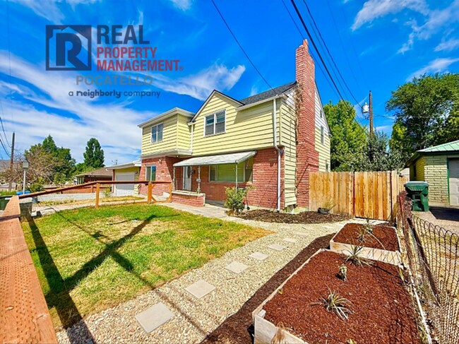 Building Photo - 1420/1422 E Elm St