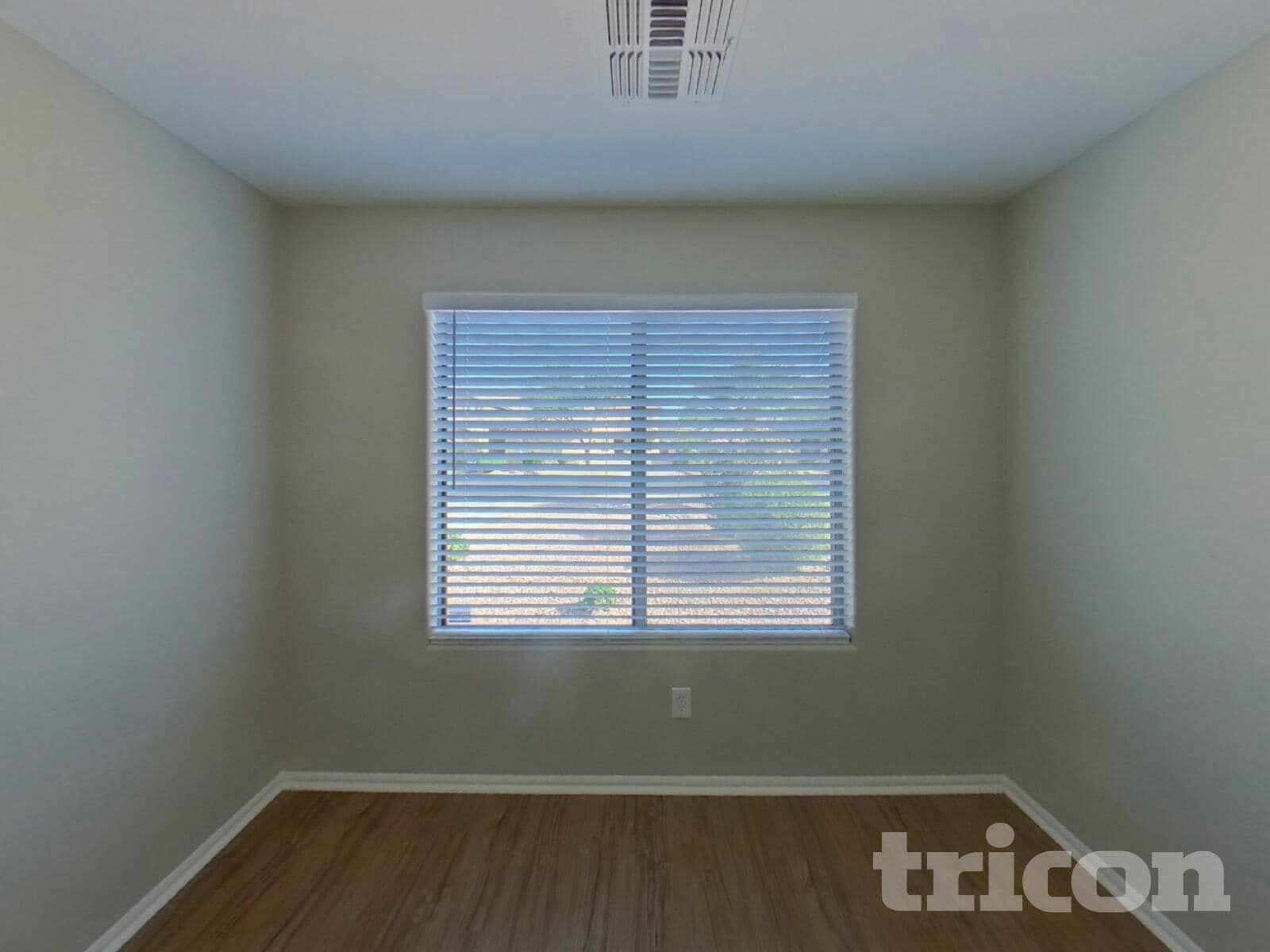 Building Photo - 40907 W Robbins Dr