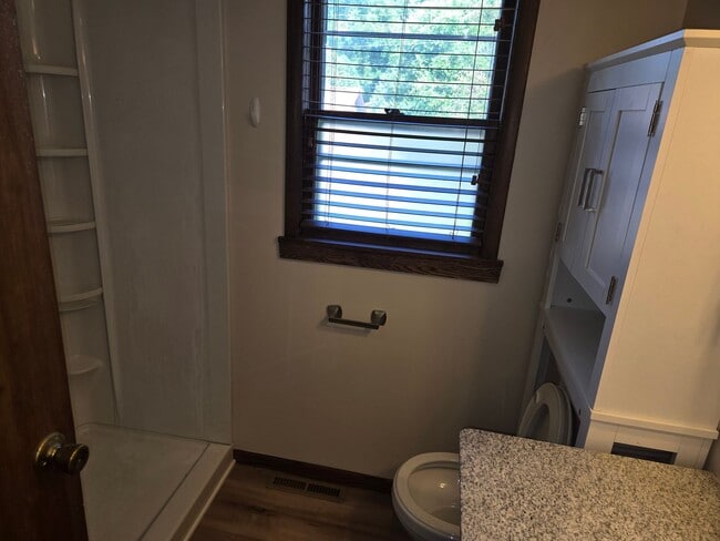 Building Photo - 3 bedroom in downtown Lake Geneva