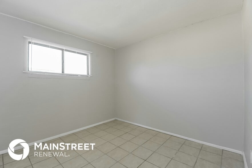 Building Photo - 4325 S 15th Ave