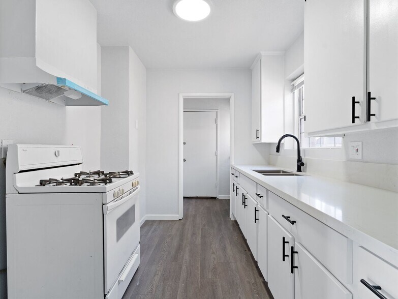 Building Photo - 801 St Louis Ave