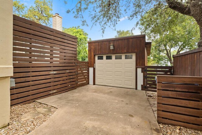 Building Photo - 3712 Gilbert St