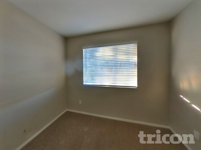 Building Photo - 6642 E Northridge St