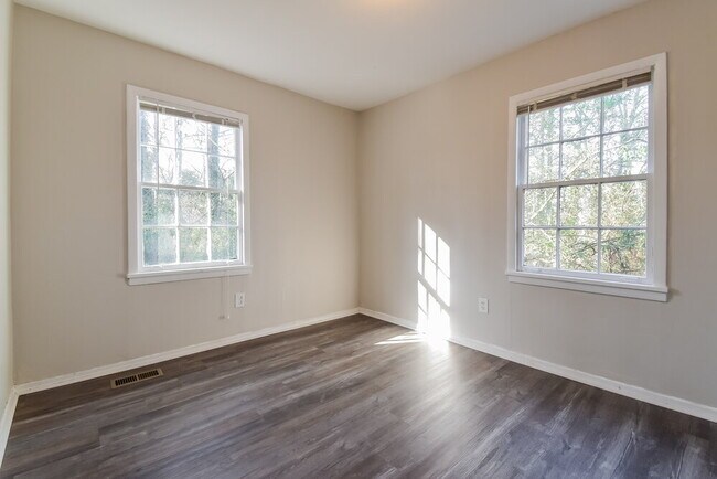 Building Photo - 842 Bonneville Terrace NW