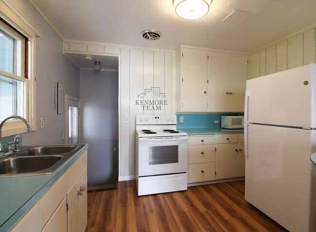 Building Photo - 3 Bedrooms, 2.5 Baths Duplex in Richland