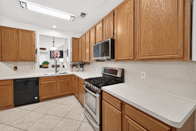 Building Photo - 20135 Golden Mesa Dr