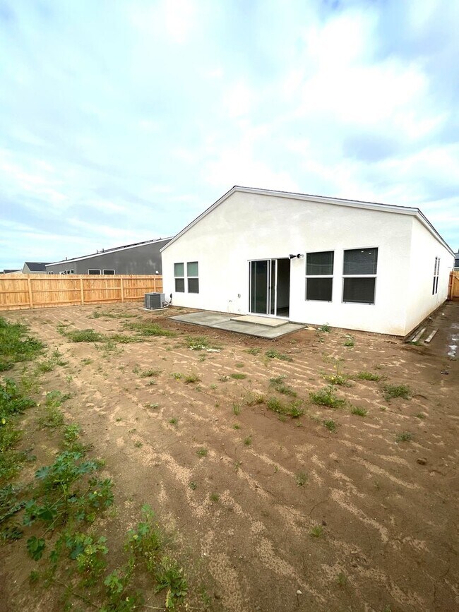 Building Photo - Stunning 3-Bed, 2-Bath Lennar Home in Fresno – Your Dream Home Awaits!