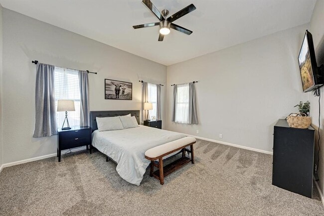 Building Photo - 2022 Balsam Way