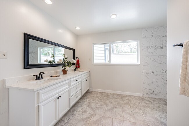 Building Photo - 6215 Portal Dr