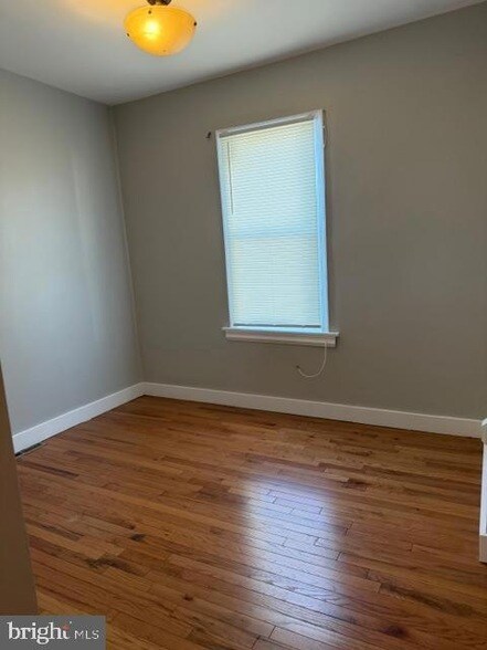 Building Photo - 400 W 29th St