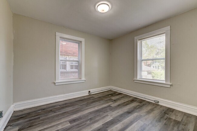 Building Photo - 3953 Tholozan Ave