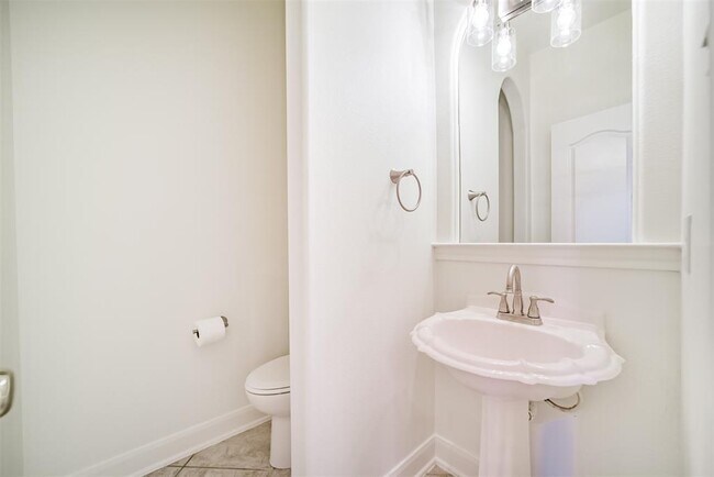 Building Photo - 14015 Falcon Heights Dr