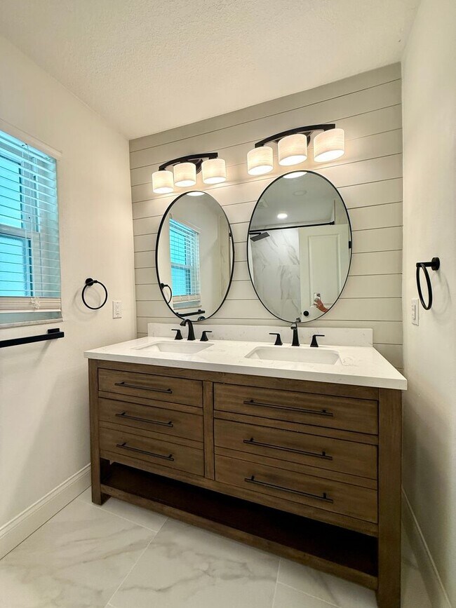 Building Photo - GORGEOUS, COMPLETELY REDONE 3/2 MAITLAND H...