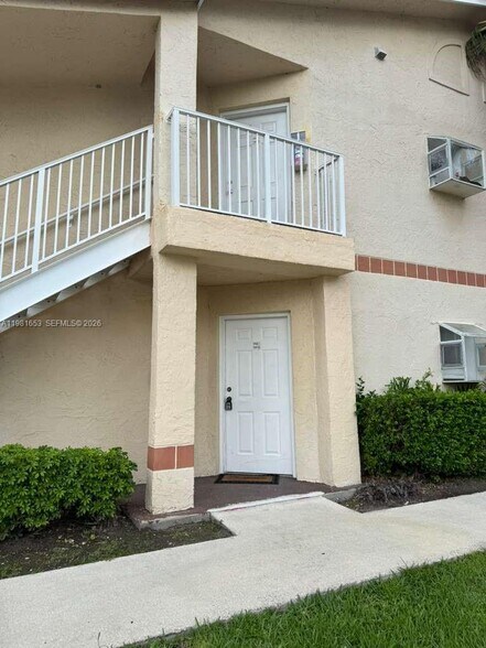 Building Photo - 3350 Pinewalk Dr N