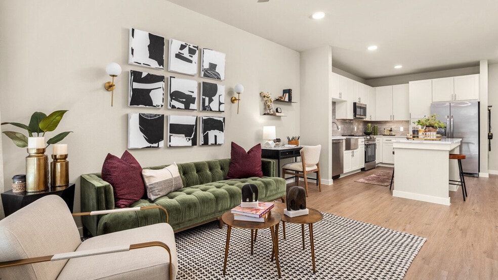 Building Photo - Alexan Lake Olympia