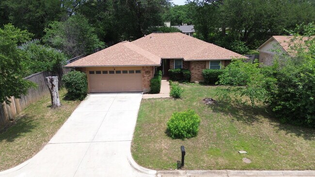 Primary Photo - 1607 Wisteria St