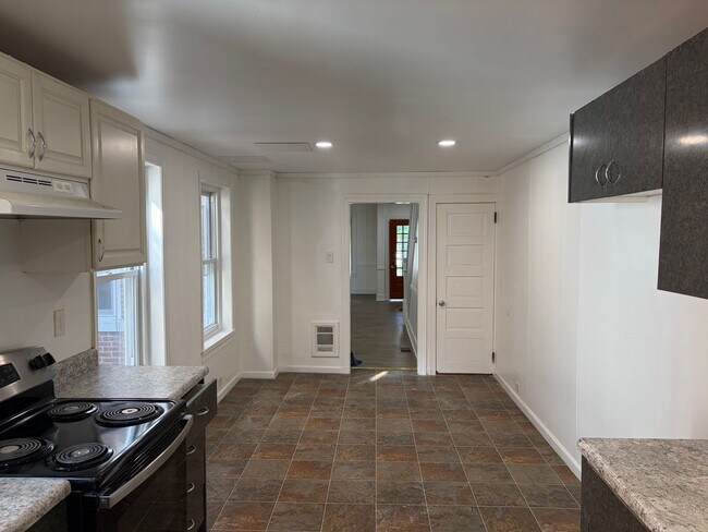 Building Photo - Charming 3 Story Brick Townhome Now Available