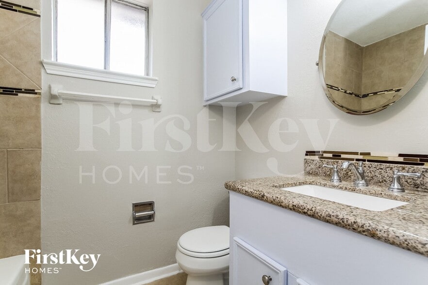 Building Photo - 1710 Kenwick Pl