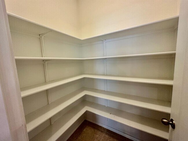 Building Photo - 413 Hunters Hill Dr