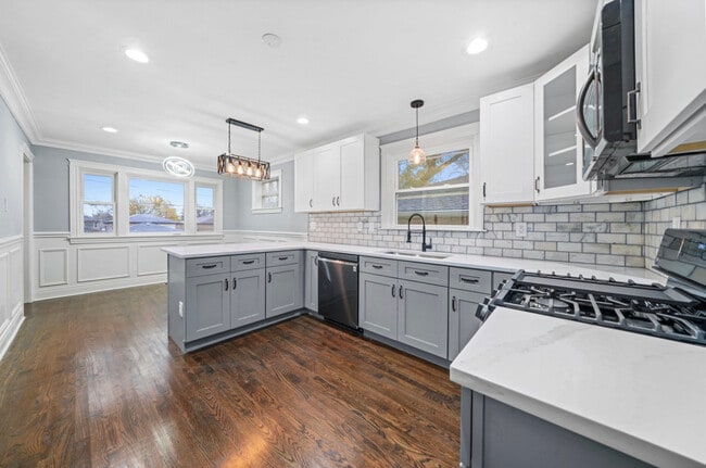 Building Photo - 9347 S Luella Ave