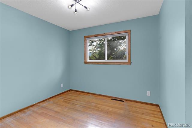 Building Photo - 411 Redwood Dr