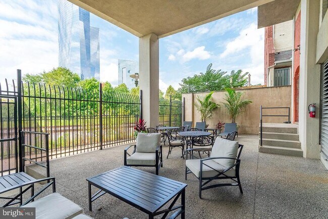 Building Photo - 2429 Locust St