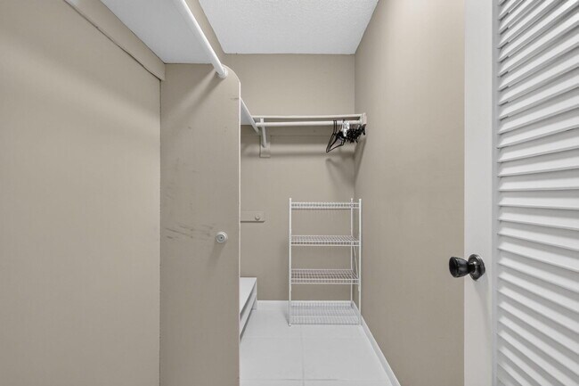 Building Photo - 40 Burgundy A