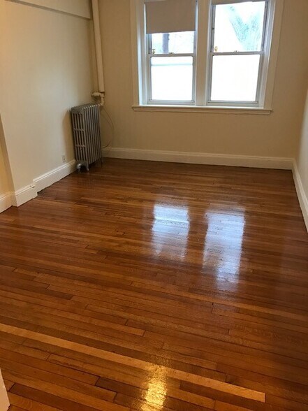 Building Photo - 100 Washington St