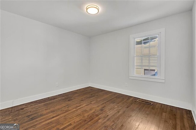Building Photo - 1271 Lorenzo Dr SW
