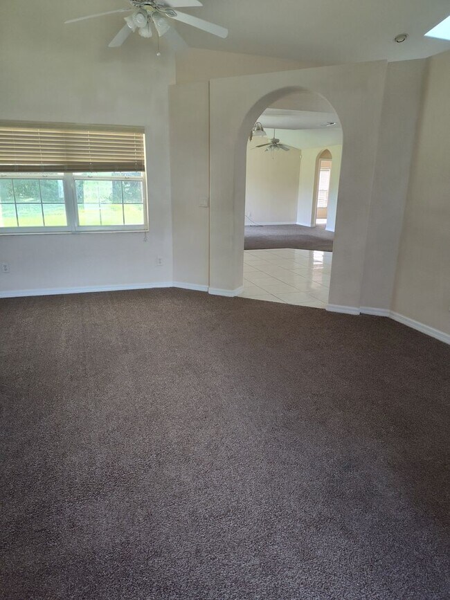 Building Photo - Oak Crest – 4BR/3BA Home with Covered Patio & Prime Ocala Location