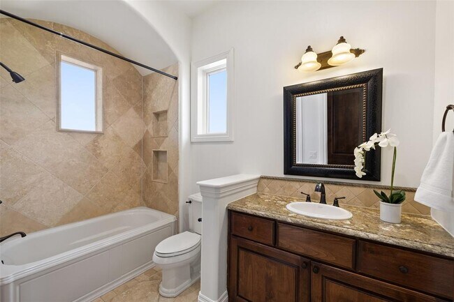 Building Photo - 4805 Mirador Dr