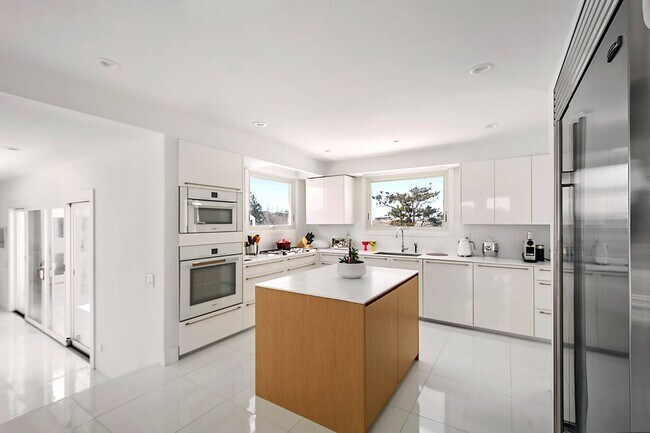 Building Photo - 64 West End Rd