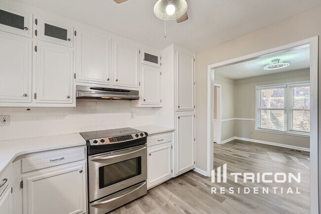 Building Photo - 1366 Oleander Dr SW