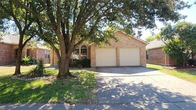 Building Photo - 3201 Kennedy Dr