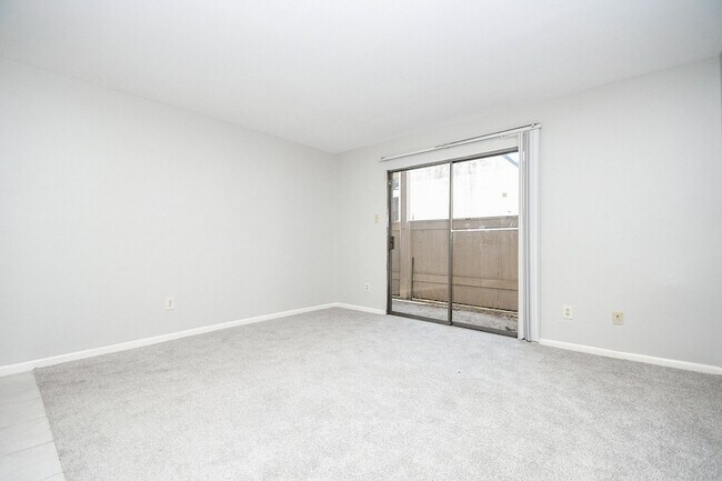 Building Photo - 8433 Hearth Dr