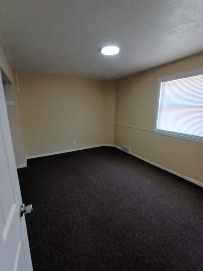 Building Photo - 2263 Delton Ct