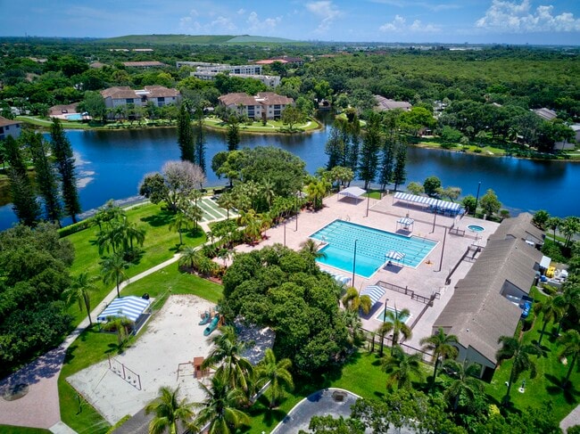 Building Photo - 2581 Carambola Cir N