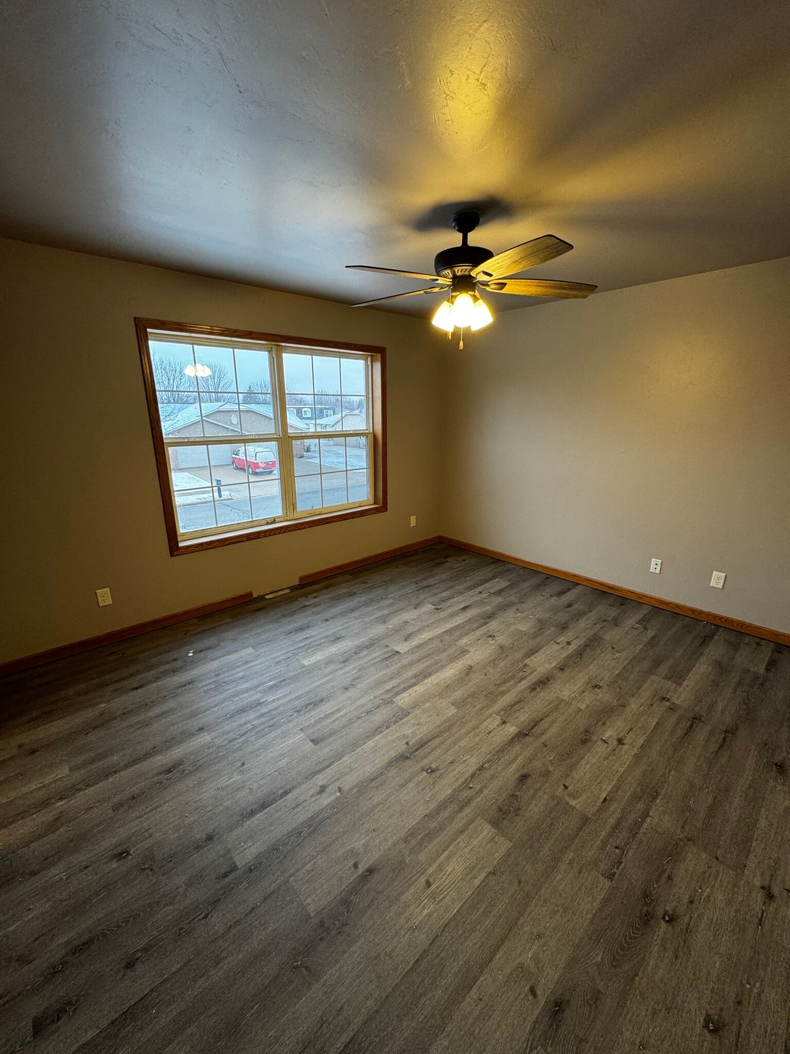 Building Photo - 726 S Main St