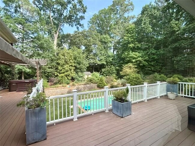 Building Photo - 3232 Brookview Rd