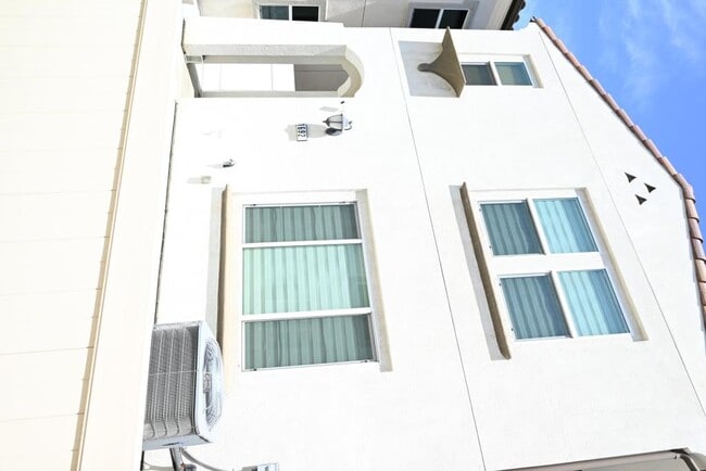 Building Photo - 1692 W Trapezoid Dr