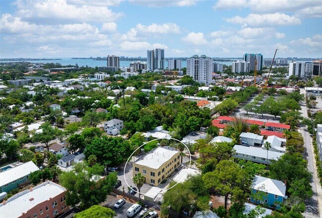 Building Photo - 325 Ohio Pl