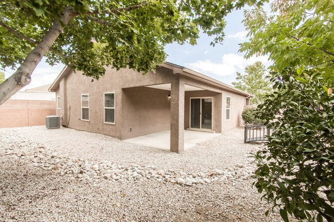 Building Photo - 9005 Rio Galisteo Pl NW