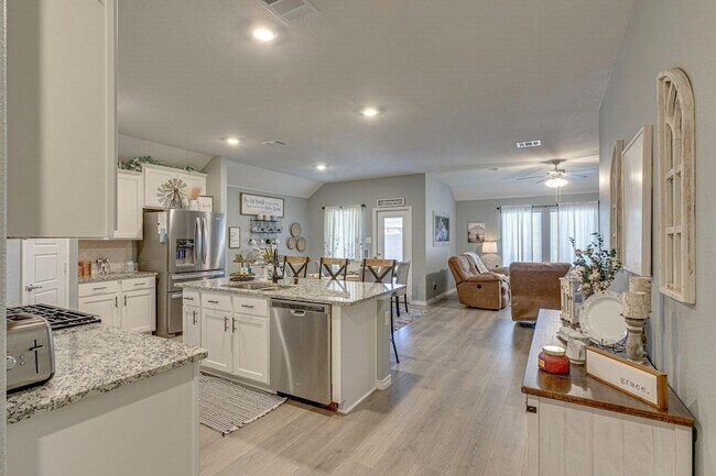 Building Photo - 125 Coyote Trl