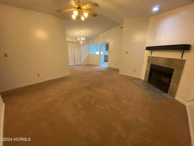 Building Photo - 612 Independence Dr