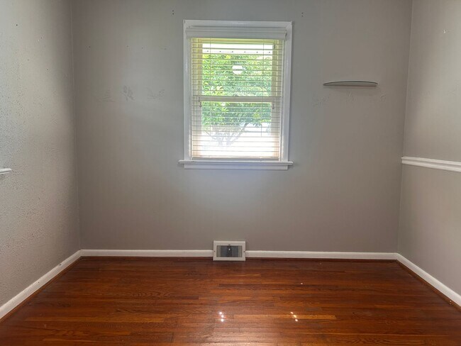 Building Photo - Beautiful 2 bed, 1 bath rancher!