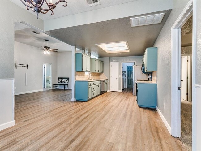 Building Photo - 617 Golden Eagle Dr