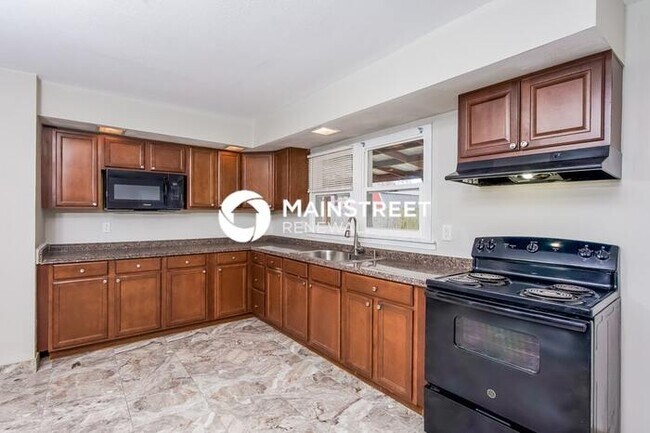 Building Photo - 3 Bedroom Pet-Friendly Home in LOUISVILLE, KY with Main Street Renewal