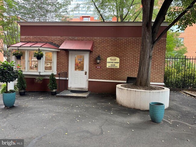 Building Photo - 1111 Arlington Blvd