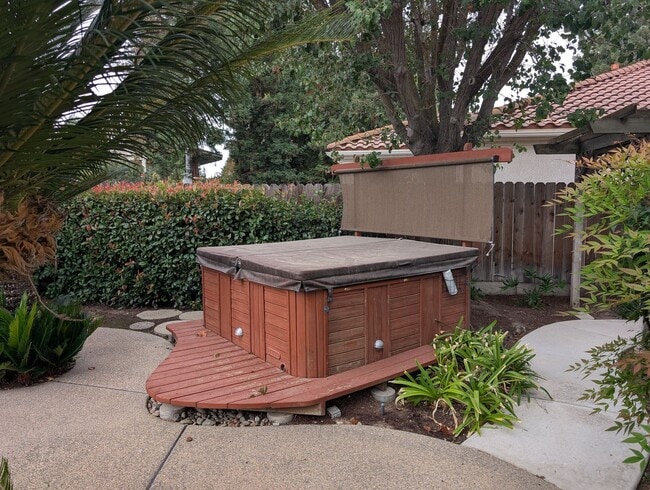 Building Photo - Wonderful 4 bedroom home in Clovis offering a pool, spa, 3 car garage, potential RV and or boat s...